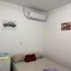 Suite 5, Casa Amarela, Primeiro Andar, Nova Iguaçu - Foto 1