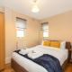 Serene 1BR Wimbledon Apt with Private Garden & Parking, Londýn - Fotografie 6