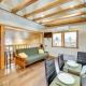 Tiny Home w/ Deck & Mtn Views in Lake Arrowhead!, Lake Arrowhead