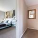 Clicketts - 3-Bedroom, Full Entire House, Sleeps 6 guests, Free wifi, Street Parking, Smart TV, Basildon, Essex London - Foto 9
