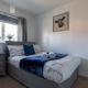 Clicketts - 3-Bedroom, Full Entire House, Sleeps 6 guests, Free wifi, Street Parking, Smart TV, Basildon, Essex London - Foto 10