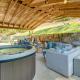 Hot Tub, Fire Pit and Creek Access Whittier Cabin!, Whittier (fotografie 2)