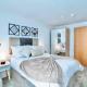 Spacious Leeds Dock 2 Bed 2 Bath with Balcony River View