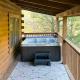 Cabin with Deck, Hot Tub and Douglas Lake Resort Perks Sevierville - Foto 2