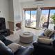 Live the Beach Life, Duplex Apartment with Beach Views Just 3 Minutes from the Ocean, São Martinho do Porto (fotografie 3)