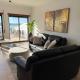 Live the Beach Life, Duplex Apartment with Beach Views Just 3 Minutes from the Ocean, São Martinho do Porto (fotografie 4)