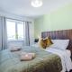 Huge 5 Bedroom Townhouse In Salford, Free Parking, Sleeps Up To 11 Guests, Manchester - Photo 3