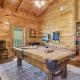 Falling Leaf Hideaway – Alpine Mountain Village Cabin with Hot Tub, Theater, Game Room, Pools! Pigeon Forge - Foto 4