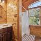 Falling Leaf Hideaway – Alpine Mountain Village Cabin with Hot Tub, Theater, Game Room, Pools! Pigeon Forge - Foto 9