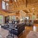 Falling Leaf Hideaway – Alpine Mountain Village Cabin with Hot Tub, Theater, Game Room, Pools! Pigeon Forge - Foto 6