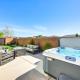 Private Hot Tub & Community Pool: Washington Home!, Washington