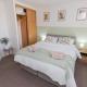Stylish 2-Bed, City Centre Gem, Walk to Station, Grand Theatre & Hospital Wolverhampton - Foto 3