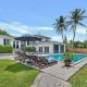 3 Home 12 bedroom compound with Pool and BBQ sleeps 24 Miami - Photo 3