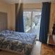 Stylish annexe with private entrance, four persons, Sanderstead (Foto 10)