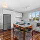 Spacious 3BR - Walk to Racecourse Rd and Portside! Brisbane - Fotografie 1