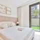 Vibrant 1BR With Airy Patio, Beach, Pool and Gym Access, Dubaj - Fotografie 2