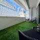 Viaduct apartment with a balcony by Zodiak Stays, Окленд - Фото 10