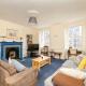 JOIVY Gorgeous 2-bed flat near Edinburgh Castle Эдинбург - Фото 1