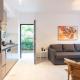 Renovated 2-Bedroom Apt Near the Athenian Coast, Athen - Foto 6