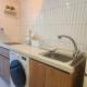5-Minute Walk from Hongdae Station, Hotel-Style Bedding, 2 Rooms, Washer Dryer, Seúl - Foto 2
