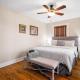 Cleveland 3 Bedroom, 10 Mins to Downtown, Cleveland - Photo 2