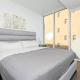Stylish 3BR High-Rise with Pool, Hot Tub & Rooftop Views, Los Angeles - Foto 7