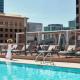 Beautiful 3 Bedroom High Rise with Pool, Hot Tub and Rooftop Views, Los Angeles - Foto 1
