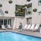 Modern Hollywood Walk of Fame Apts- Free Parking, 360 Rooftop, Pool, Gym- Centrally located, Лос-Анджелес - Фото 4