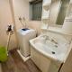 Two bed rooms with three large beds close to Shinsaibashi, Ósaka - Fotografie 7