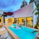 De Luna Villa with private heated pool