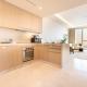 Sky-High 1BR with Sea Views and a Glimpse of Ain Dubai, Just Steps from the Beach, The Palm Tower, Palm Jumeirah by Deluxe Holiday Homes, Dubai - Foto 2