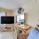 Ft Lauderdale Apt with Pool - 1 Mi to Beach Access!, Форт-Лодердейл (фото 7)