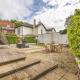 Woodland River Retreat, 5 Minutes to Legoland, Windsor - Foto 2