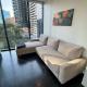 Light-Filled Apartment with City Views, Office & Parking, Melbourne (zdjęcie 9)