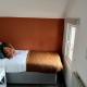 Contractor's Ideal 3 Bed, 2 Lounge in Addlestone, Addlestone (Foto 9)