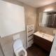 Spacious suite with private bathroom, Brusel - Fotografie 4