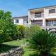 Apartments with parking space Pula - 2252