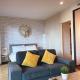 Luxury Condo Skywalk BTS Thonglor Pool Gym and Netflix, Bangkok - Photo 4