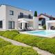 Modern villa Omnia with pool and grill in Pula, Loborika