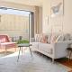 2BR City Townhouse with air con Courtyard and Parking, Окленд - Фото 1