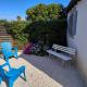 la plage en face , 2 chambres clim parking, Le Pradet