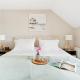 Peaceful harbour view with private parking, Flushing