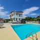 Villa ChrysPa Attica, Dhílesi