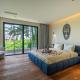 4BR Villa in Canggu with Temple and River Views - Fotografie 3
