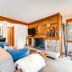 Hike, Sled and Ski! Cozy Tahoe City Condo with Hot Tub - Foto 1