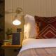 The Curious Pig in the Parlour, Burstow (foto 5)
