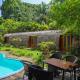 Catba Backpackers - Sea Vibe Pool Bar & Bungalow