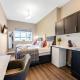 Wake, Sip, Slay Stylish Studio with Cozy Feels 3, Londýn - Fotografie 2