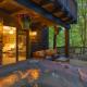HOT TUB & PET-FRIENDLY Cabin in Cheshire Village, Black Mountain (foto 3)