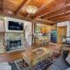 HOT TUB & PET-FRIENDLY Cabin in Cheshire Village, Black Mountain (foto 6)